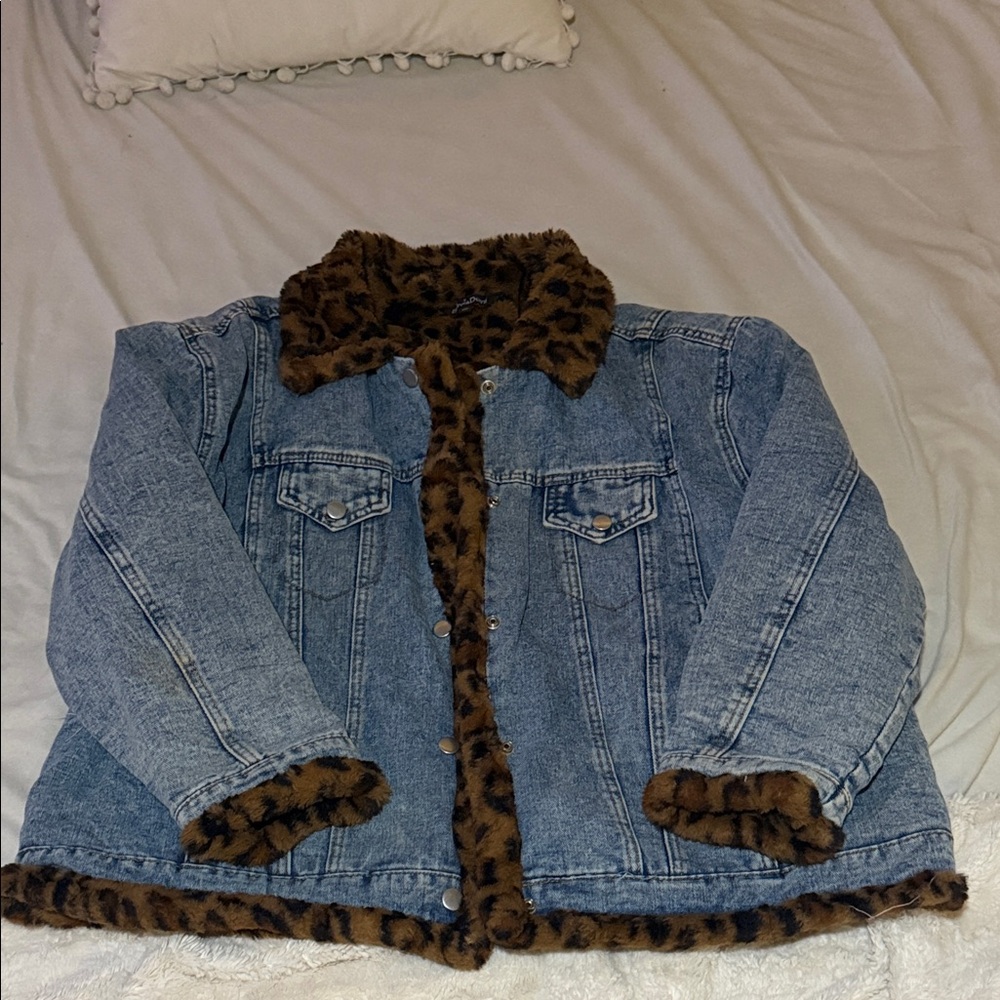 DAVI&DANI Leopard Trim Denim Jacket - Black with Brown Leopard Fur